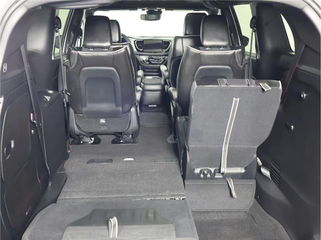 2024 Chrysler Pacifica Hybrid Select (Stk: L661) in Calgary - Image 9 of 22 2024 Chrysler Pacifica Hybrid Select (Stk: L661) in Calgary - Image 9 of 22
