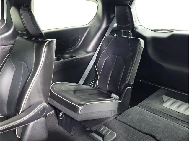 2024 Chrysler Pacifica Hybrid Select (Stk: L661) in Calgary - Image 10 of 22 2024 Chrysler Pacifica Hybrid Select (Stk: L661) in Calgary - Image 10 of 22