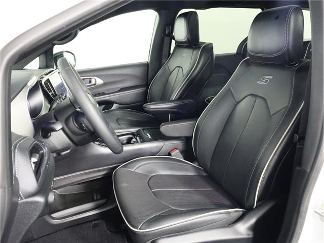 2024 Chrysler Pacifica Hybrid Select (Stk: L661) in Calgary - Image 15 of 22 2024 Chrysler Pacifica Hybrid Select (Stk: L661) in Calgary - Image 15 of 22