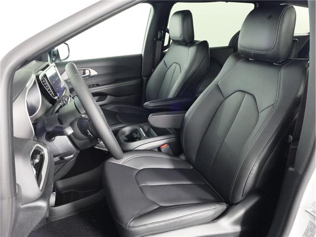 2027 Chrysler Grand Caravan SXT (Stk: 27T001) in Calgary - Image 15 of 19 2027 Chrysler Grand Caravan SXT (Stk: 27T001) in Calgary - Image 15 of 19