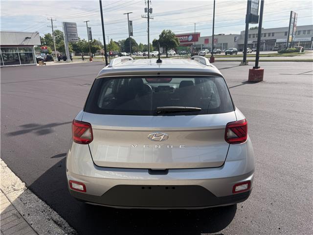 2023 Hyundai Venue Preferred in Sarnia - Image 4 of 19