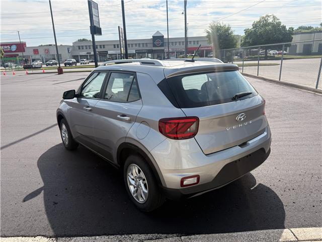 2023 Hyundai Venue Preferred in Sarnia - Image 5 of 19