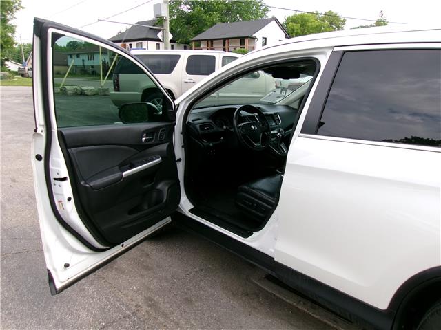 2015 Honda CR-V Touring in Kitchener - Image 10 of 26