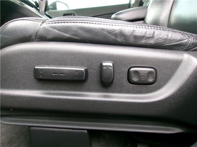 2015 Honda CR-V Touring in Kitchener - Image 12 of 26