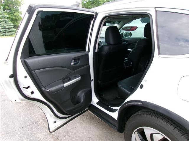 2015 Honda CR-V Touring in Kitchener - Image 15 of 26