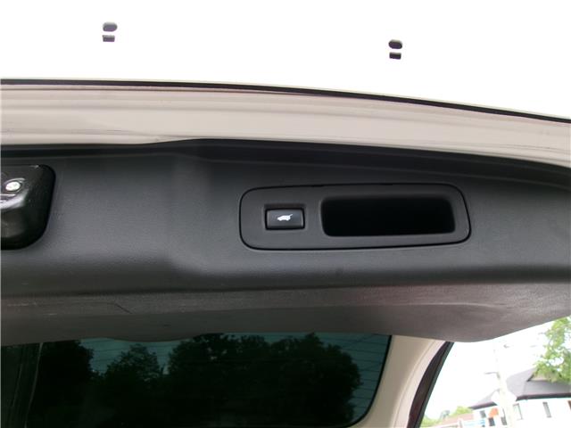 2015 Honda CR-V Touring in Kitchener - Image 19 of 26
