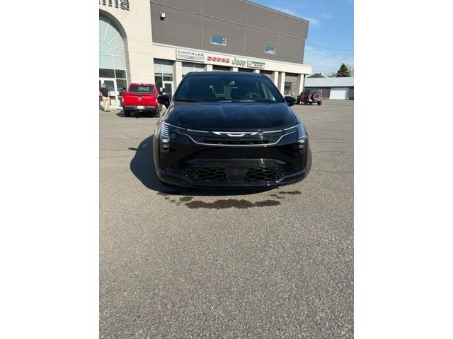 2027 Chrysler Pacifica Select in Matane - Image 2 of 12
