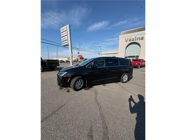 2027 Chrysler Pacifica Select in Matane - Image 4 of 12