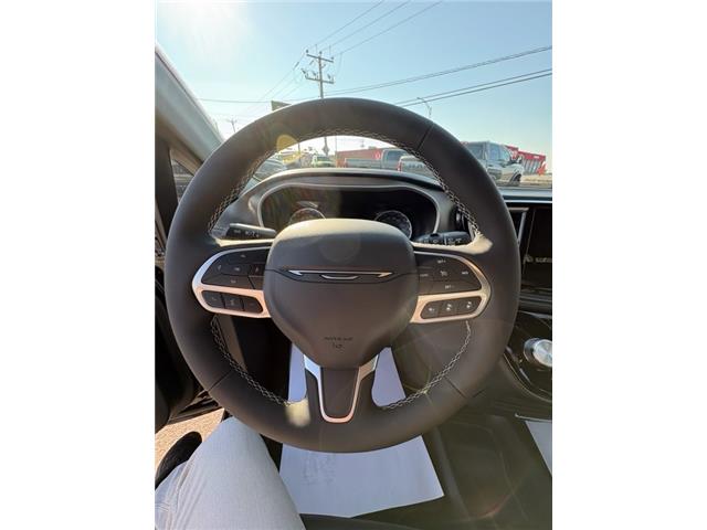 2027 Chrysler Pacifica Select in Matane - Image 9 of 12