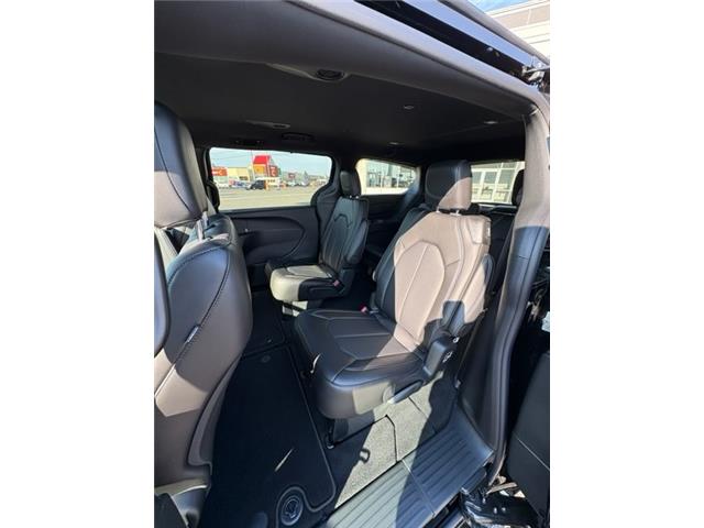2027 Chrysler Pacifica Select in Matane - Image 11 of 12