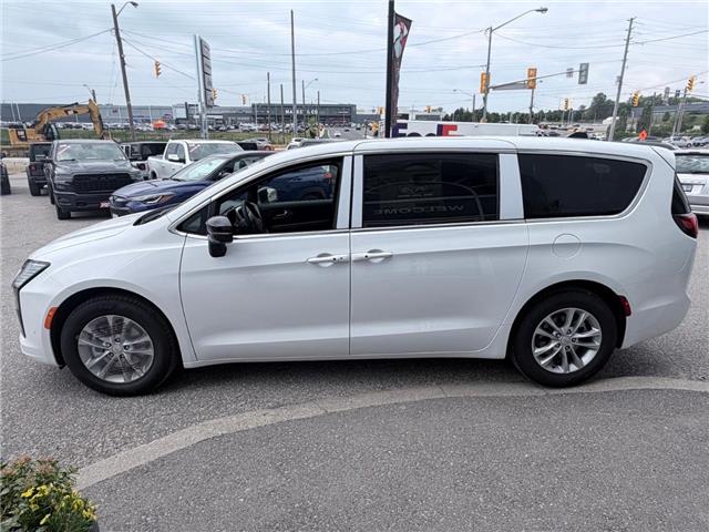 2027 Chrysler Pacifica Select (Stk: P23381) in Newmarket - Image 3 of 23