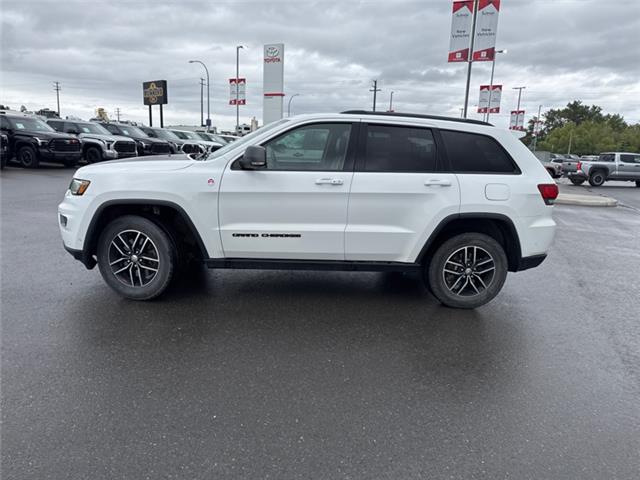 2017 Jeep Grand Cherokee Trailhawk (Stk: X373303A) in Cranbrook - Image 2 of 20