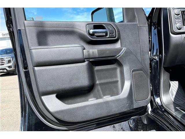 2022 GMC Sierra 3500HD AT4 (Stk: 99799UA) in Calgary - Image 17 of 34