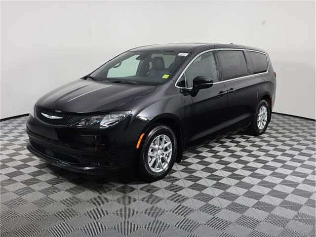 2027 Chrysler Grand Caravan SXT (Stk: 27T004) in Calgary - Image 1 of 19