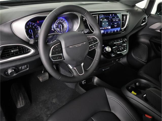 2027 Chrysler Grand Caravan SXT (Stk: 27T003) in Calgary - Image 15 of 19