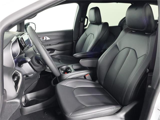 2026 Chrysler Grand Caravan SXT (Stk: 26T221) in Calgary - Image 14 of 19