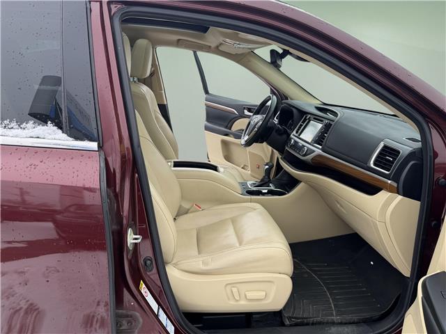 2017 Toyota Highlander  (Stk: 260273) in Kingston - Image 20 of 36