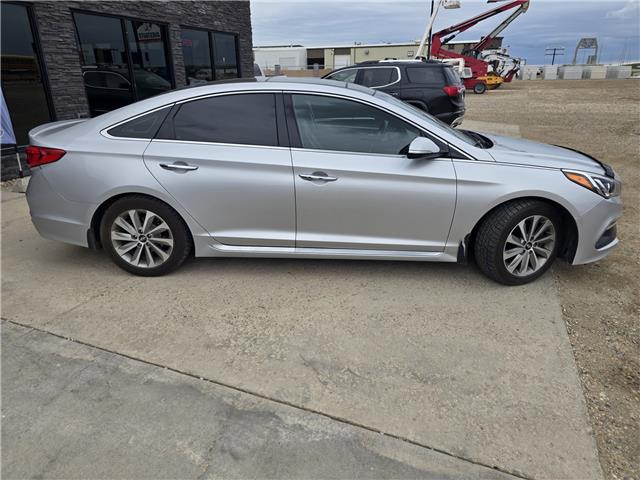 2015 Hyundai Sonata Sport in Saskatoon - Image 4 of 10 2015 Hyundai Sonata Sport in Saskatoon - Image 4 of 10