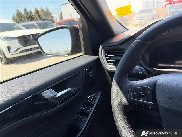 2025 Ford Escape ST-Line Elite (Stk: 5UTT4464) in Sarnia - Image 17 of 25