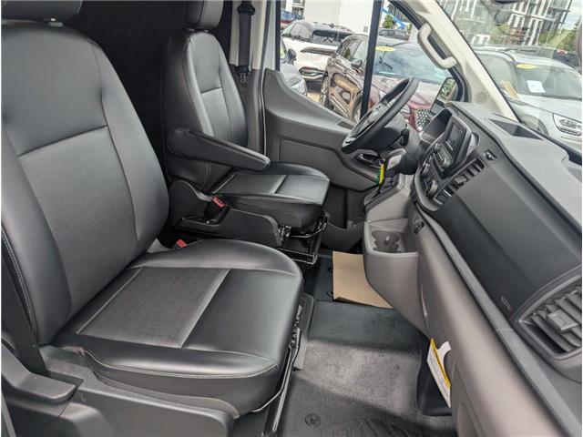 2025 Ford Transit-250 Cargo Base (Stk: 19541) in Calgary - Image 14 of 17