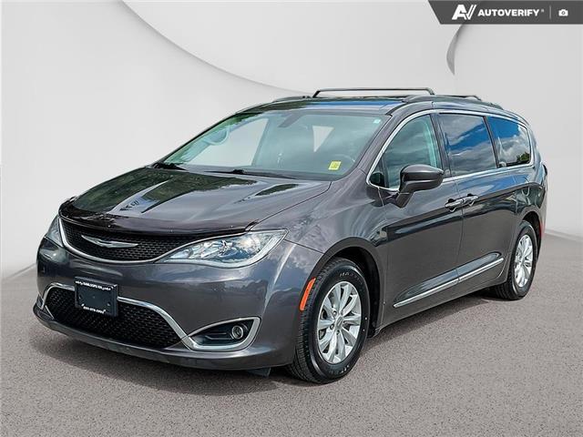2017 Chrysler Pacifica Touring-L (Stk: 6C0182A) in Kamloops - Image 1 of 23