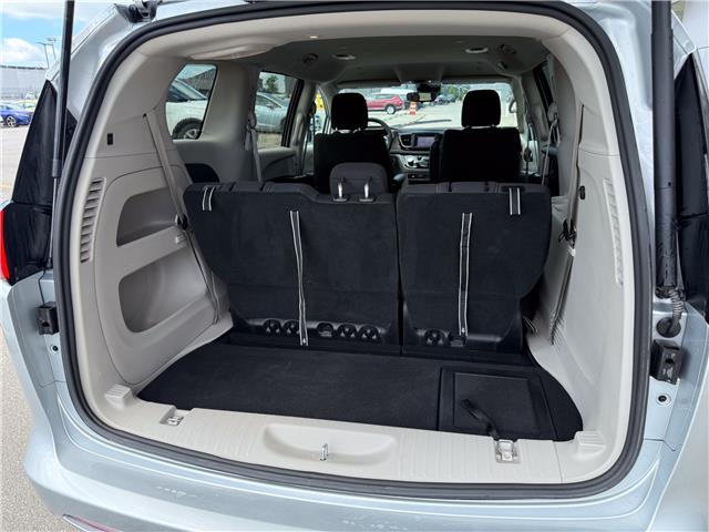 2023 Chrysler Grand Caravan SXT (Stk: UM050) in London - Image 7 of 28