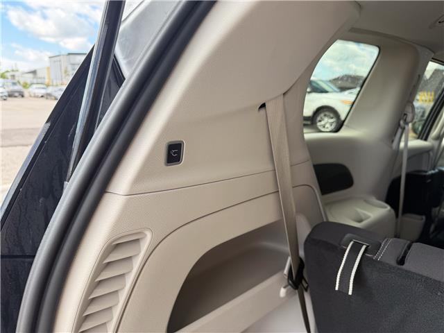 2023 Chrysler Grand Caravan SXT (Stk: UM050) in London - Image 25 of 28
