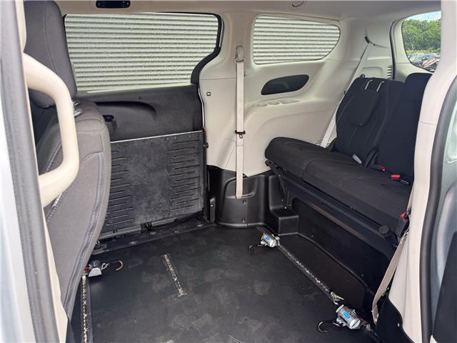 2023 Chrysler Grand Caravan SXT (Stk: UM050) in London - Image 11 of 28