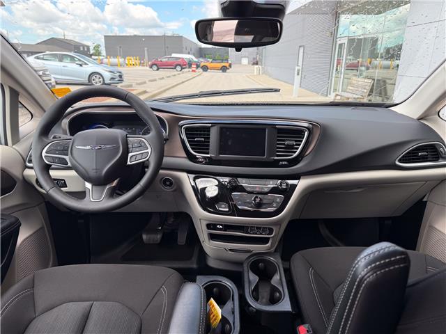 2023 Chrysler Grand Caravan SXT (Stk: UM050) in London - Image 14 of 28