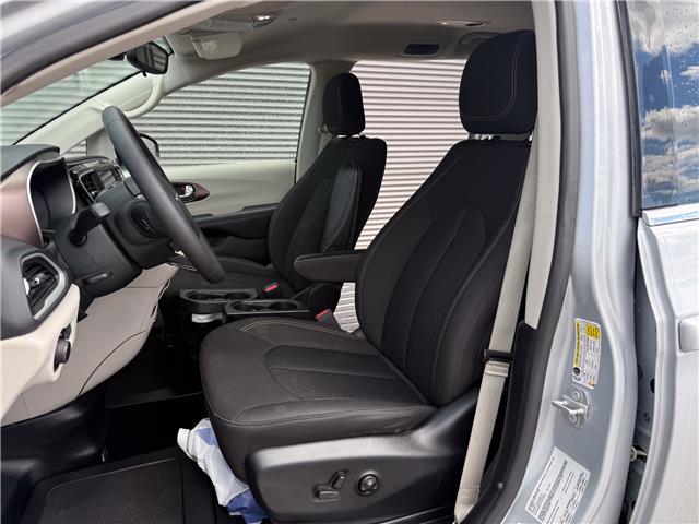 2023 Chrysler Grand Caravan SXT (Stk: UM050) in London - Image 8 of 28