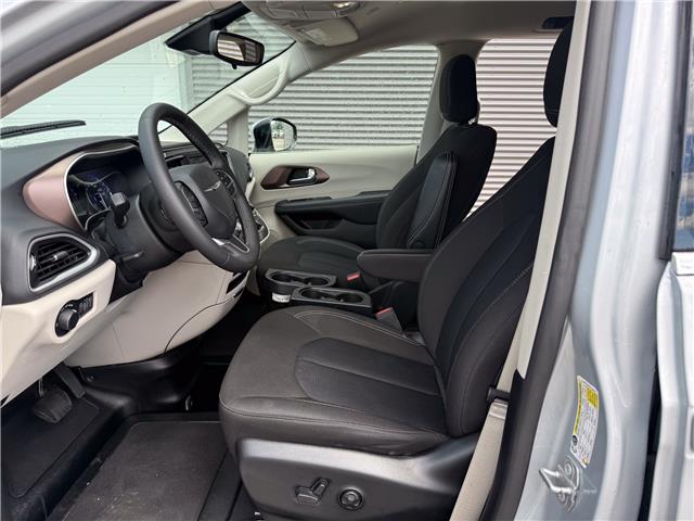 2023 Chrysler Grand Caravan SXT (Stk: UM050) in London - Image 9 of 28