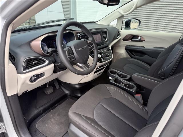 2023 Chrysler Grand Caravan SXT (Stk: UM050) in London - Image 10 of 28