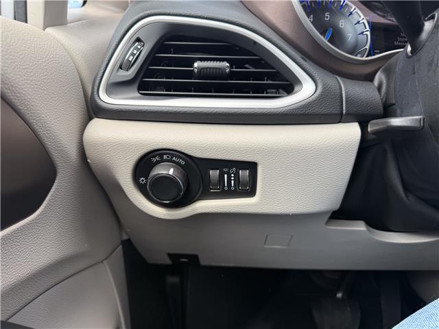 2023 Chrysler Grand Caravan SXT (Stk: UM050) in London - Image 23 of 28