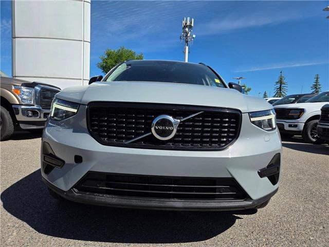 2024 Volvo XC40 B5 Core Dark Theme (Stk: 7174) in Calgary - Image 3 of 15