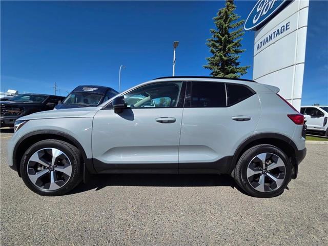 2024 Volvo XC40 B5 Core Dark Theme (Stk: 7174) in Calgary - Image 4 of 15