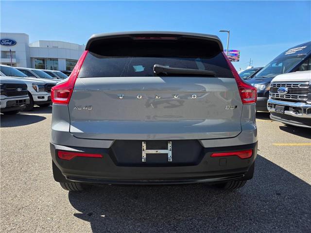 2024 Volvo XC40 B5 Core Dark Theme (Stk: 7174) in Calgary - Image 6 of 15