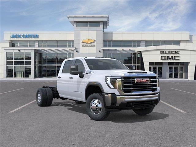 2026 GMC Sierra 3500HD Chassis Pro (Stk: TF326120) in Calgary - Image 2 of 24 2026 GMC Sierra 3500HD Chassis Pro (Stk: TF326120) in Calgary - Image 2 of 24