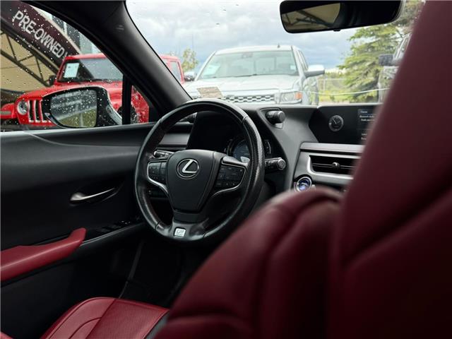 2020 Lexus UX 250h Base (Stk: 260412B) in Calgary - Image 10 of 16