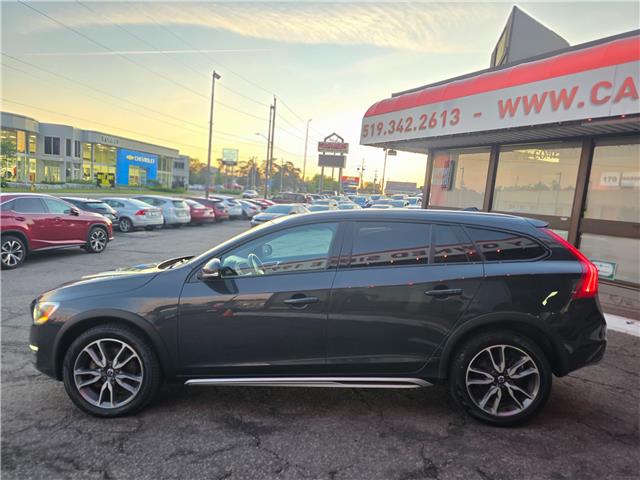 2018 Volvo V60 Cross Country T5 Premier (Stk: 2511620) in Waterloo - Image 2 of 26
