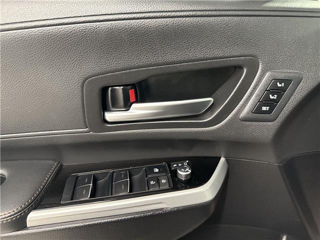 2025 Toyota Sienna Limited 7-Passenger (Stk: 11106227A) in Markham - Image 17 of 36