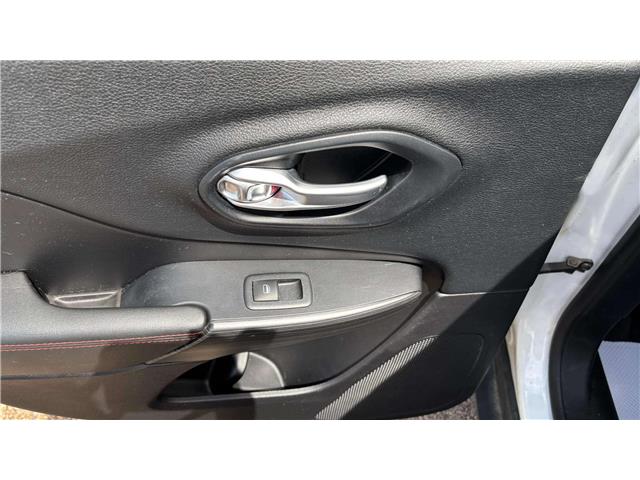 2016 Jeep Cherokee Trailhawk (Stk: SL26029A) in Cold Lake - Image 11 of 20 2016 Jeep Cherokee Trailhawk (Stk: SL26029A) in Cold Lake - Image 11 of 20