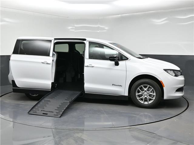 2026 Chrysler Grand Caravan SXT (Stk: INCOMING) in London - Image 7 of 15
