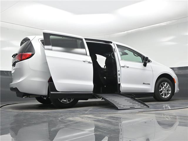 2026 Chrysler Grand Caravan SXT (Stk: INCOMING) in London - Image 14 of 15