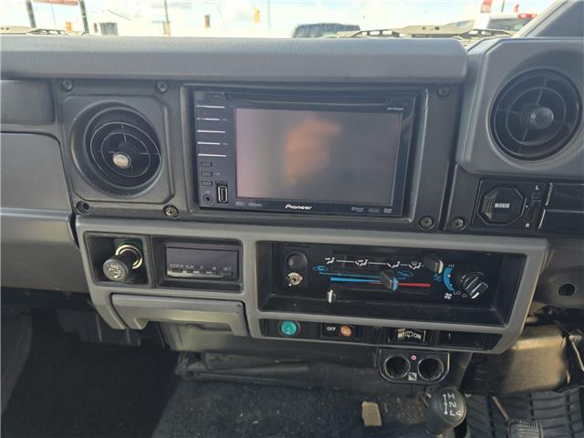 1992 Toyota Land Cruiser PZJ77 in Saskatoon - Image 9 of 11