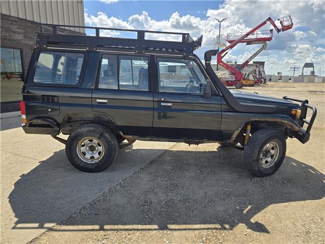 1992 Toyota Land Cruiser PZJ77 in Saskatoon - Image 4 of 11