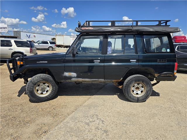 1992 Toyota Land Cruiser PZJ77 in Saskatoon - Image 3 of 11