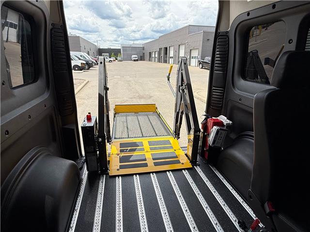 2026 RAM ProMaster 2500 Window Van High Roof (Stk: MU2404) in London - Image 9 of 21