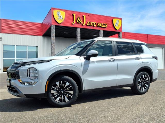2026 Mitsubishi Outlander LE (Stk: WM26050) in Brandon - Image 1 of 21