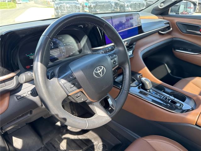 2025 Toyota Crown Signia Limited (Stk: T069338A) in Cranbrook - Image 9 of 19