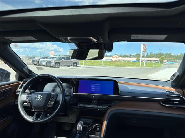 2025 Toyota Crown Signia Limited (Stk: T069338A) in Cranbrook - Image 10 of 19